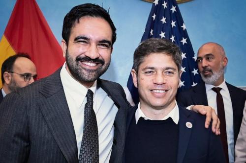 Kicillof se muestra en Nueva York como alternativa a Milei
